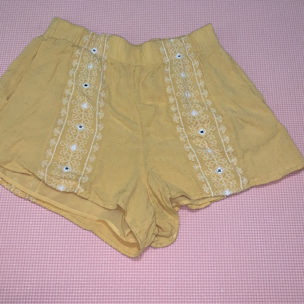 American eagle embroidered flowy yellow shorts